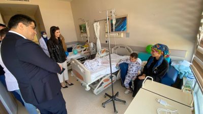 Akdağmadeni Kaymakamı Cafer Kaymakçı ve eşi Ümmühan Kaymakçı, 23 Nisan