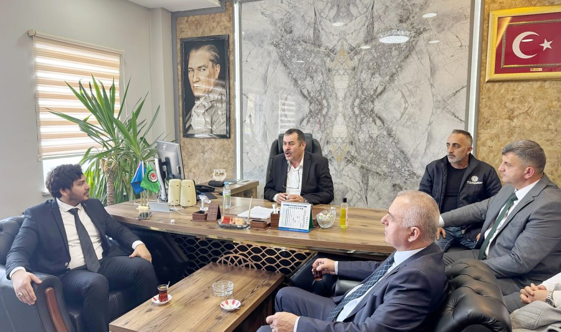 Anahtar Parti Yozgat İl Başkanı Olgun Sadık Karaca, beraberindeki il