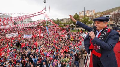 Cumhuriyet Halk Partisi Genel Başkanı Özgür Özel, çiftçilerin çağrısı üzerine