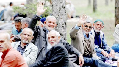 Sosyal Güvenlik Kurumu (SGK), emeklilikte yaşa takılan (EYT) vatandaşlara umut