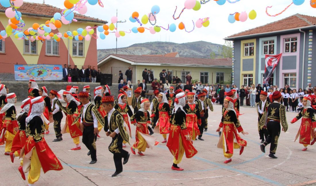 Yozgat’ın ilçelerinde 23 Nisan Ulusal Egemenlik ve Çocuk Bayramı, renkli