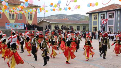 Yozgat’ın ilçelerinde 23 Nisan Ulusal Egemenlik ve Çocuk Bayramı, renkli
