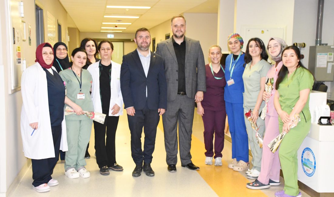 Yozgat Şehir Hastanesi'nde, 21-28 Nisan Ebeler Haftası dolayısıyla hastanede çalışan