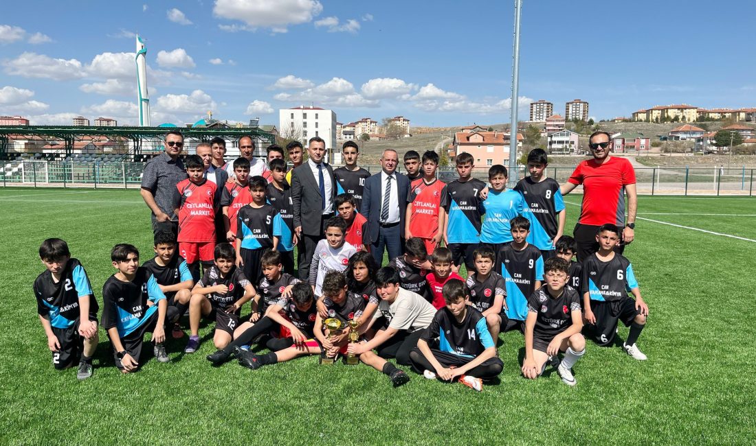 Sarıkaya ilçesinde düzenlenen Ortaokullar Arası Futbol Turnuvası büyük bir heyecanla