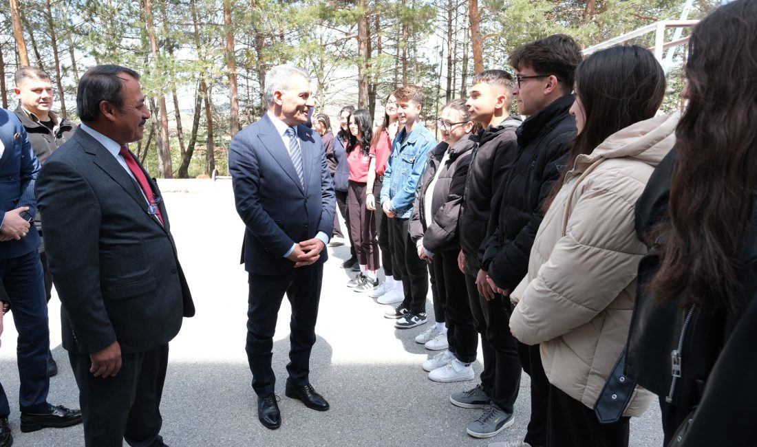 Yozgat Valisi Mehmet Ali Özkan, Eskipazar Mahallesi Çamlıkaltı Camii'nde geçtiğimiz