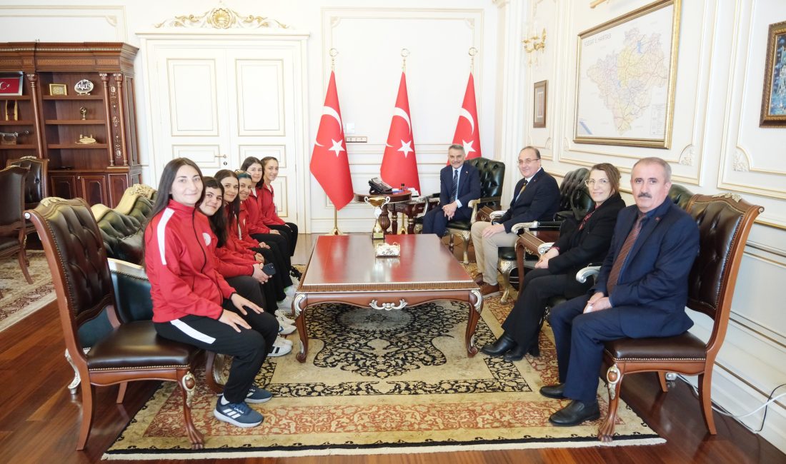 Yozgat Valisi Mehmet Ali Özkan, Tunceli'de düzenlenen YURTLİG Kız Futsal