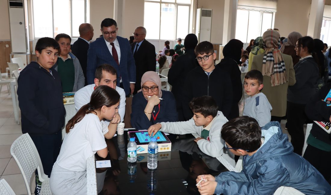 Yerköy’de bu yıl 7’ncisi düzenlenen Akıl ve Zeka Oyunları Programı,