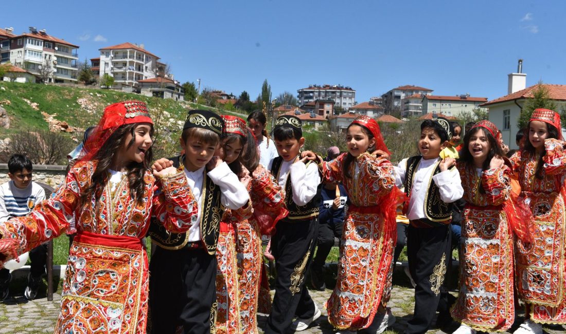 Akdağmadeni Sosyal Hizmet Merkezi, geleneksel Hıdırellez kutlamasını coşkuyla gerçekleştirdi. Etkinliğe