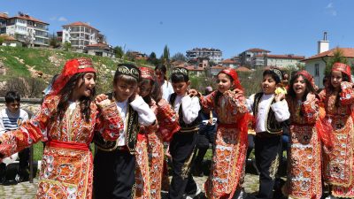 Akdağmadeni Sosyal Hizmet Merkezi, geleneksel Hıdırellez kutlamasını coşkuyla gerçekleştirdi. Etkinliğe