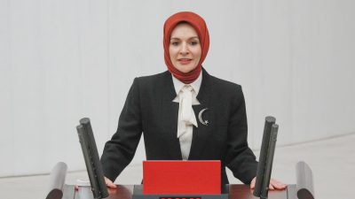 Aile ve Sosyal Hizmetler Bakanı Mahinur Özdemir Göktaş, bir dizi