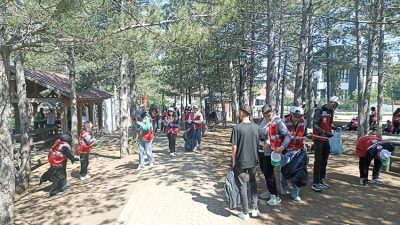 Yozgat Valisi Mehmet Ali Özkan, çevre haftası dolayısıyla çamlıkta 