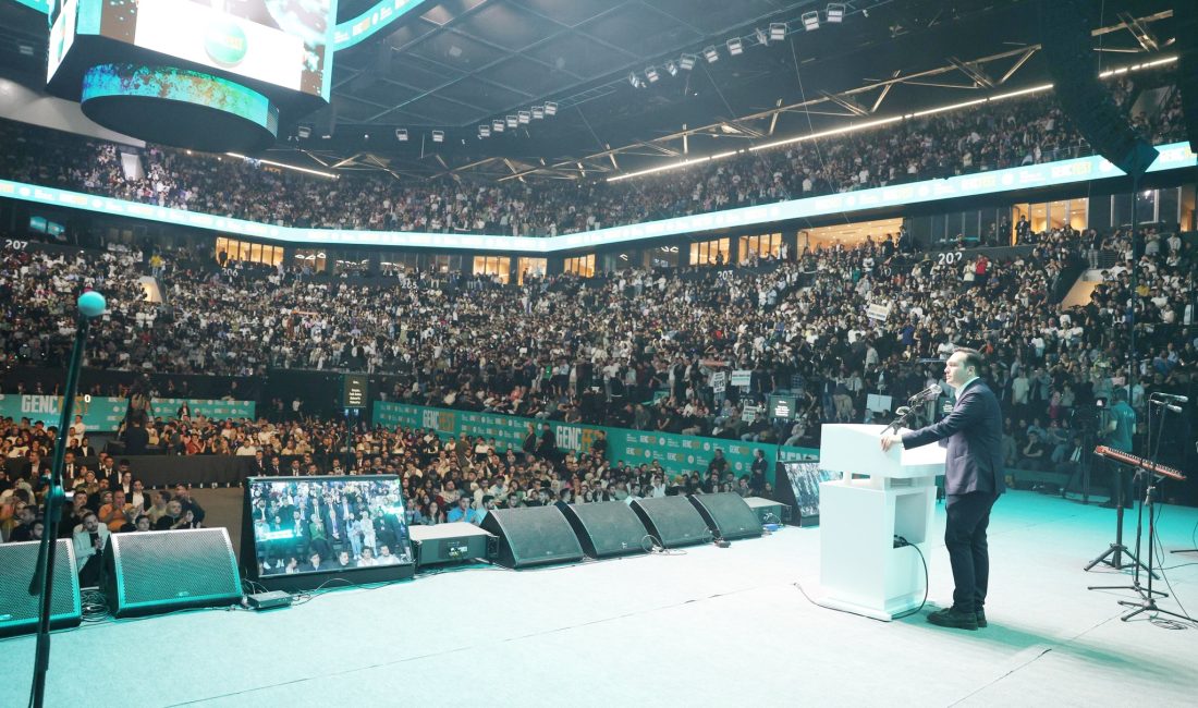 AK Parti Genel Merkez Gençlik Kolları Başkanlığı görevine seçilmesiyle birlikte