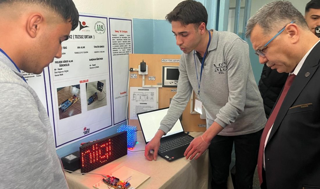 Yozgat İl Millî Eğitim Müdürü İsmail Altınkaynak, beraberinde İl Millî