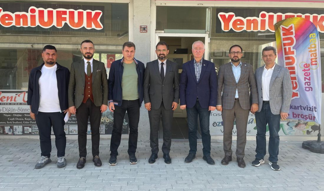 Sağlık-Sen Yozgat Şube Başkanı Gökhan Eroğlu, beraberindeki yönetim kurulu üyeleriyle