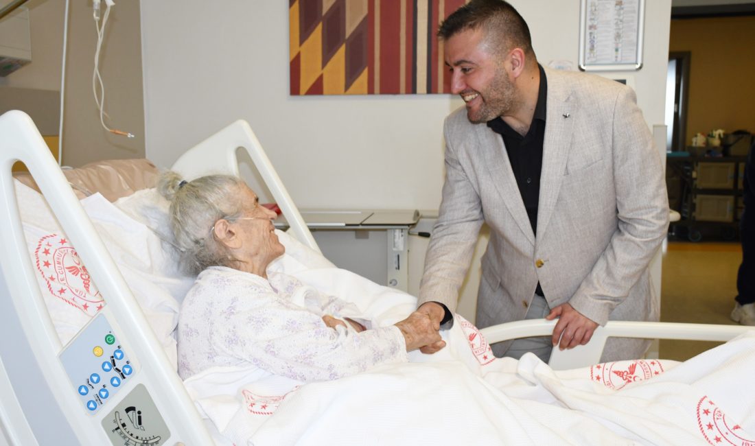 Yozgat Şehir Hastanesi’nde tedavi gören 93 yaşındaki Ulviye Sevimli’nin doğum