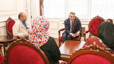 Yozgat Valisi Mehmet Ali Özkan, vatandaşlarla birebir görüşmeler yaparak taleplerini