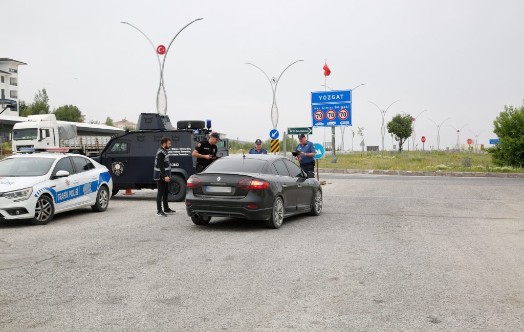 İçişleri Bakanı Ali Yerlikaya, Kurban Bayramı tatilinin başladığı arefe günüyle
