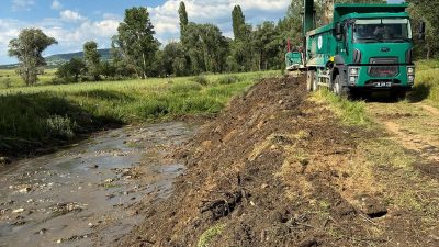 Devlet Su İşleri (DSİ) ekipleri, yaz mevsiminin kurak yapısına rağmen