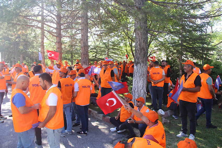 Yozgat İl Özel İdaresinde çalışan işçiler, toplu iş sözleşmesinde yaşanan
