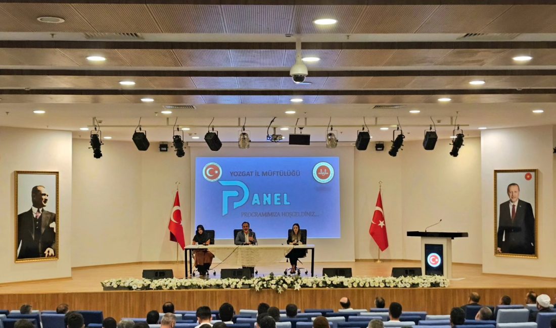 Moderatörlüğünü İl Müftüsü Ali Gülden’in yaptığı, İl Müftülüğü Aile ve