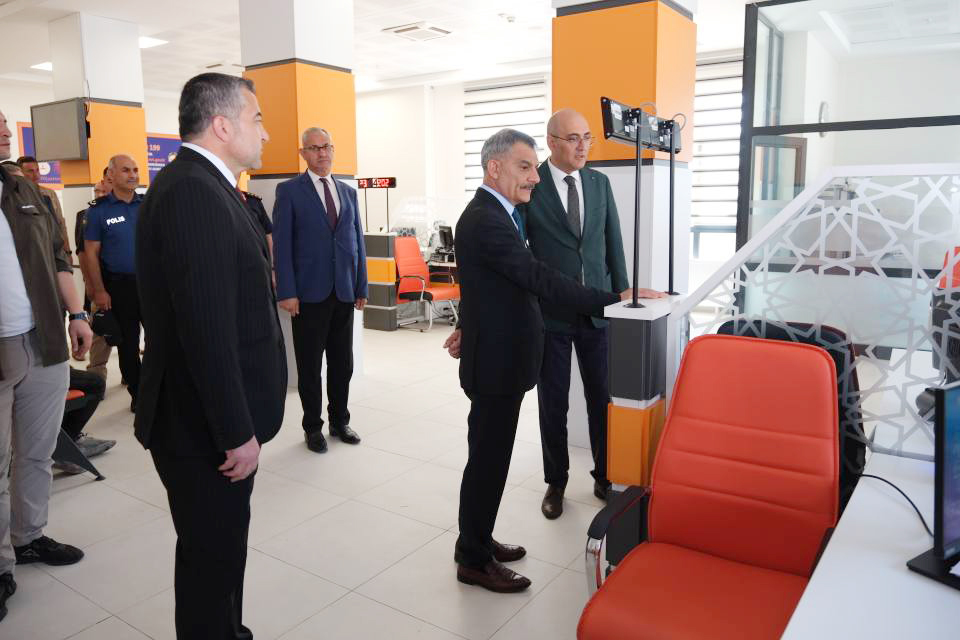 Yozgat Valisi Mehmet Ali Özkan, yeni hizmet binasına taşınarak faaliyetlerine