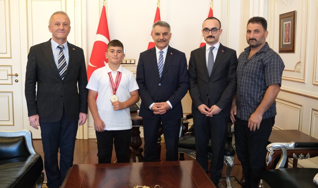 Türkiye Güreş Federasyonu tarafından düzenlenen Grekoromen stil 57 kilogram Türkiye