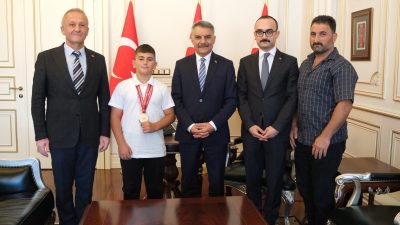 Türkiye Güreş Federasyonu tarafından düzenlenen Grekoromen stil 57 kilogram Türkiye