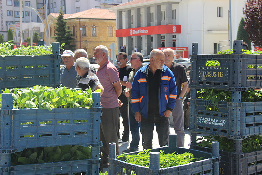 Zafer Partisi Yozgat İl Başkanlığı, dolu afetinden zarar gören çiftçilere