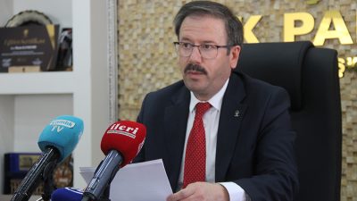 AK Parti Yozgat İl Başkanı Av. Hasan Kandemir, parti binasında