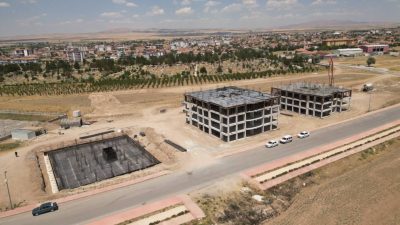 Boğazlıyan Belediye Başkanı Gökhan Coşar, Mevlana Mahallesi’nde yapımı süren Güneykent