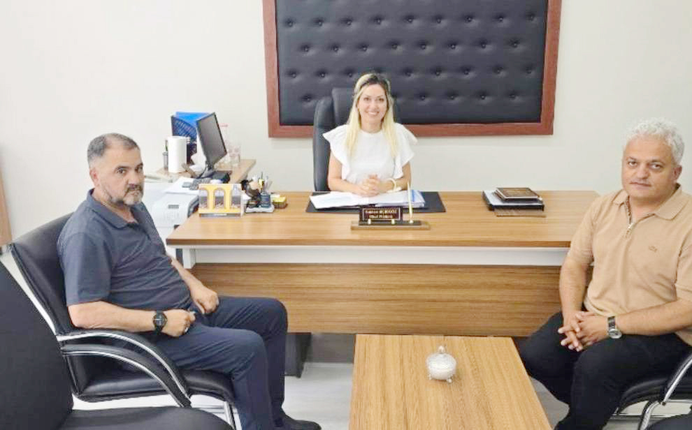 Eğitim-Bir-Sen ve Memur-Sen Yozgat Şube Başkanı Kenan Şerefli, sendika üyeleriyle