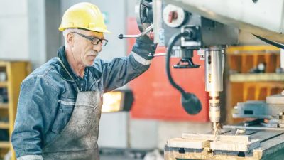 Sosyal Güvenlik Kurumu (SGK), ağır ve riskli işlerde çalışanlar ile