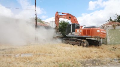 Yozgat Belediye Başkanı Kazım Arslan, şehrin Ankara yönünden girişinde yer
