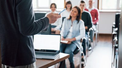 Millî Eğitim Bakanlığı (MEB), resmî ve özel eğitim okulları ile