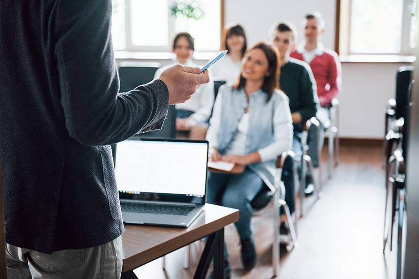Millî Eğitim Bakanlığı (MEB), resmî ve özel eğitim okulları ile