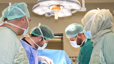 Yozgat Şehir Hastanesi’nde, meme kanserine yatkınlığı bulunan bir hastaya, alanında