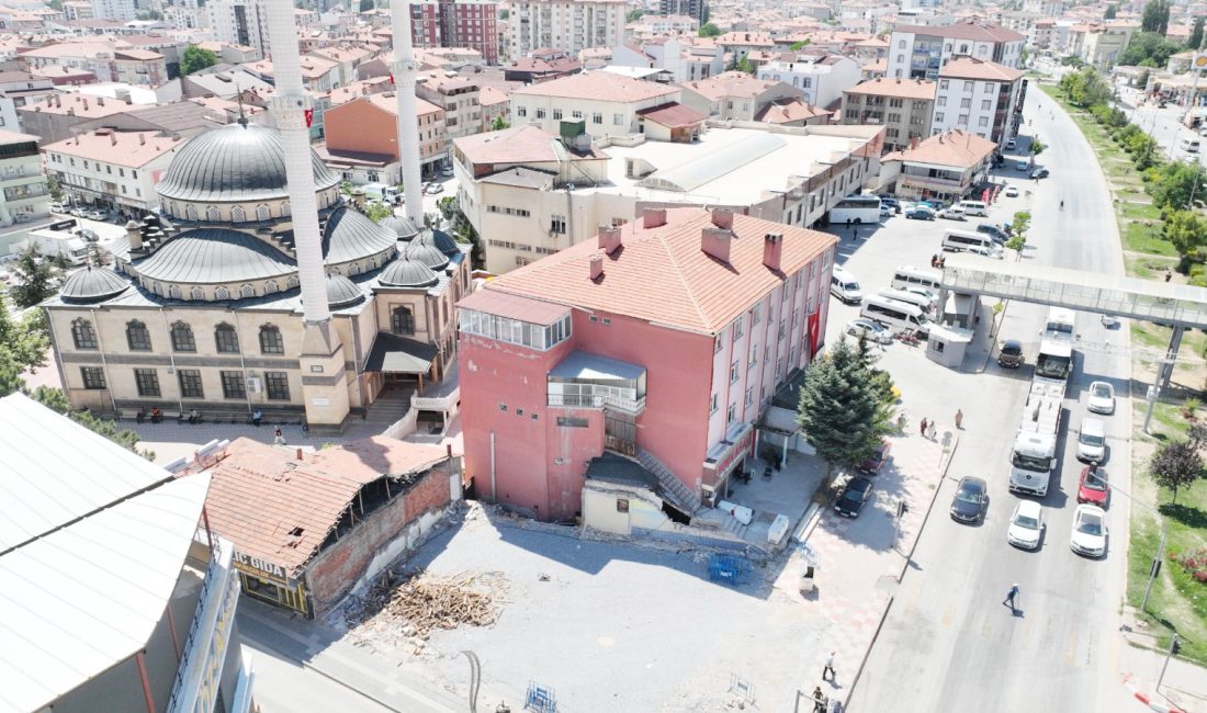 Sorgun Belediyesi’nin ilçeye kazandırmayı hedeflediği ikinci büyük meydan projesi, Türkiye