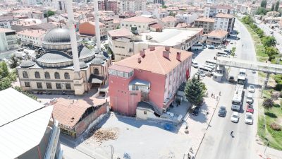 Sorgun Belediyesi’nin ilçeye kazandırmayı hedeflediği ikinci büyük meydan projesi, Türkiye