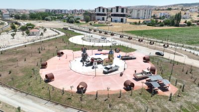Sorgun Belediye Başkanı Mustafa Erkut Ekinci, ilçede yürütülen park, kaldırım