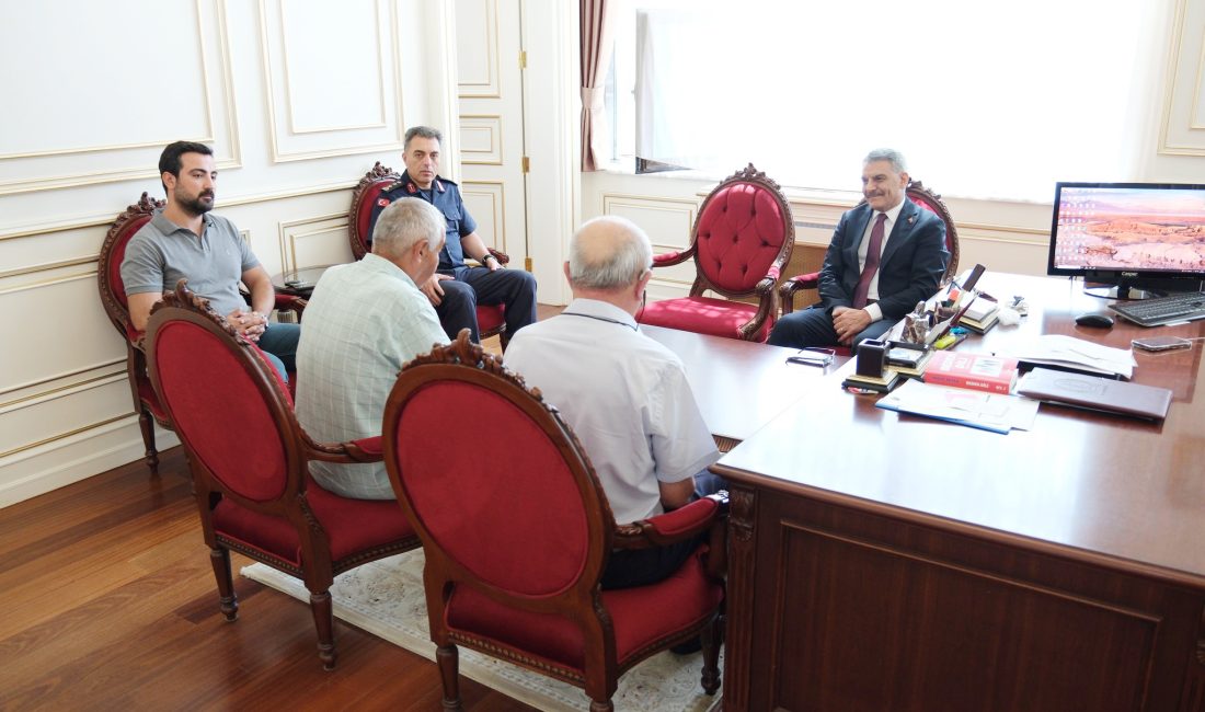 Yozgat Valisi Mehmet Ali Özkan, halk günü buluşmalarıyla vatandaşların sorun