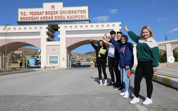 Üniversite tercih döneminin yaklaşmasıyla birlikte, öğrenciler ve veliler tarafından merakla