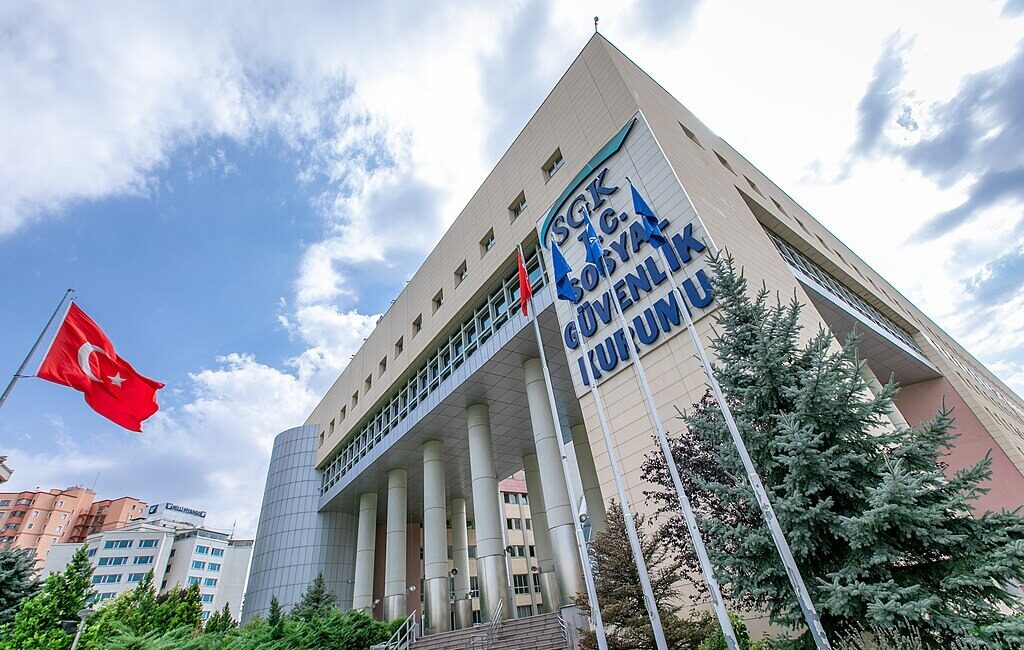 Sosyal Güvenlik Kurumu (SGK), sahte sigortalılık ve eksik prim ödemeleriyle