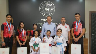 Başarılı sporculardan İl Müdürü Şahin Hopur’a ziyaret