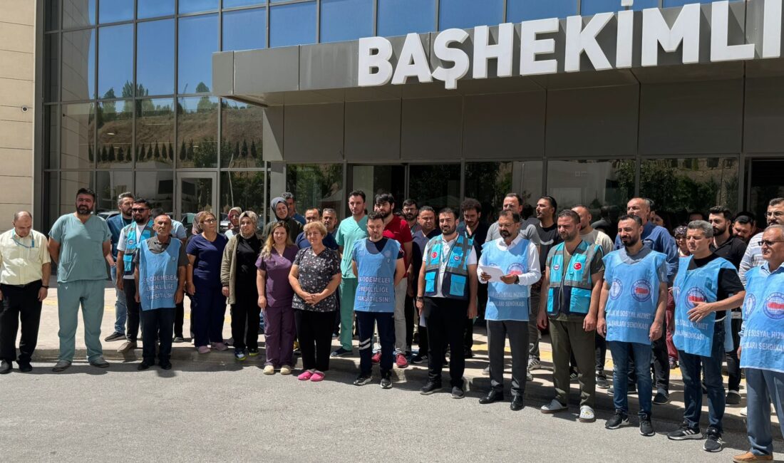Yozgat’ta sağlık çalışanları, memur maaşlarına yönelik açıklanan zam teklifini protesto