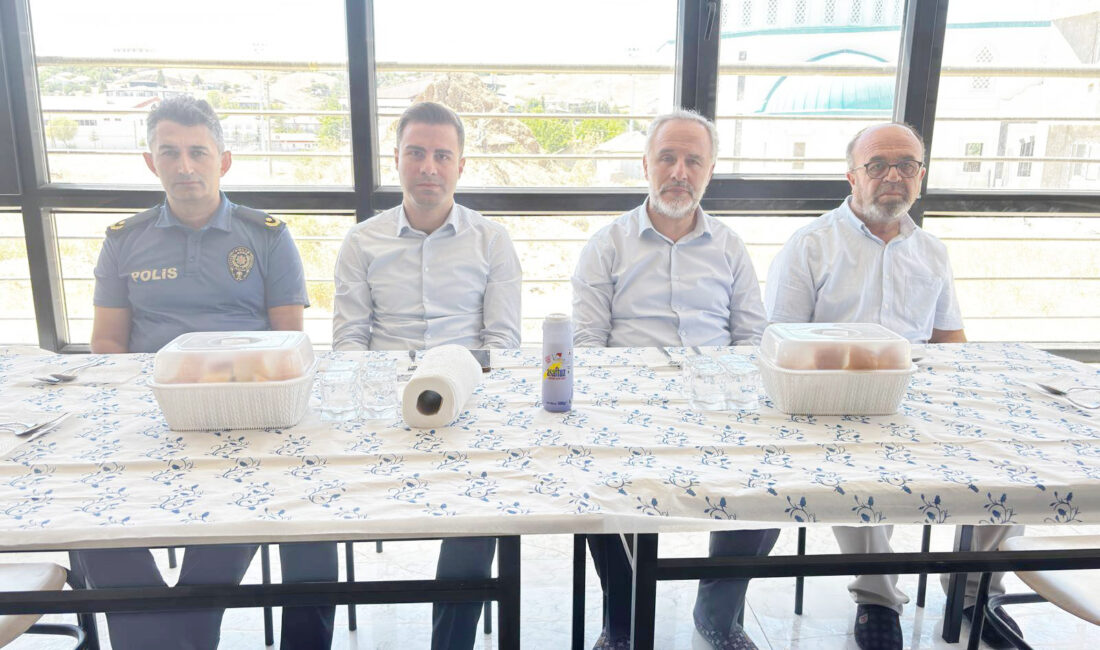 Sarıkaya Kaymakamı Mubin Demirkıran, Zinnureyn Yatılı Erkek Hafızlık Kur’an Kursunu