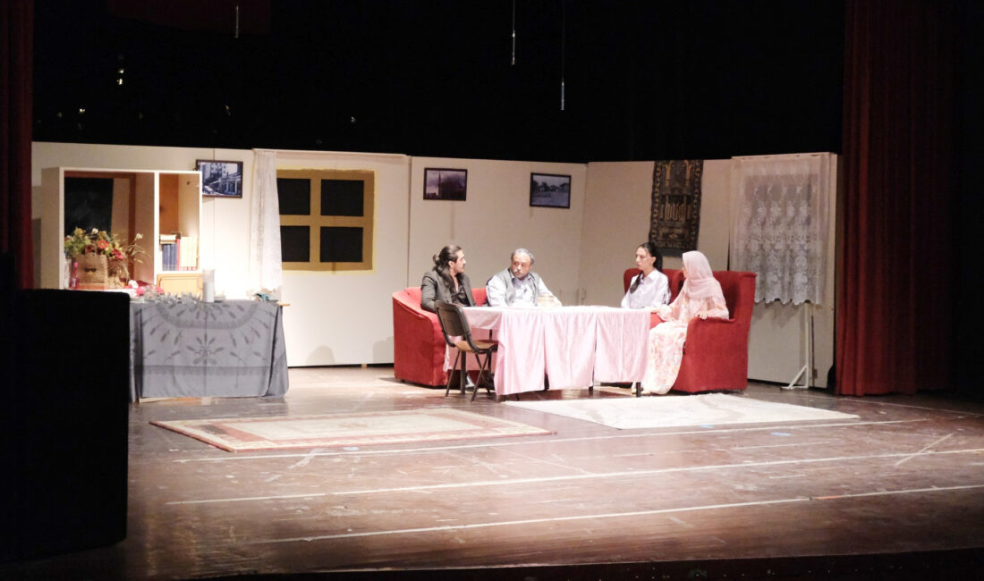 Sorgun Belediyesi’nin destekleriyle sahnelenen “Bayram Sabahı” adlı tiyatro oyunu, ilçe