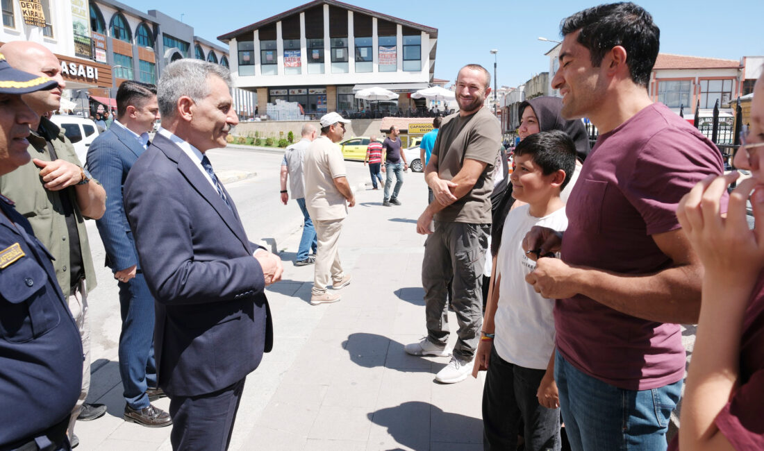 Vali Mehmet Ali Özkan, Köseoğlu Mahallesi Yunus Emre Caddesi’nde vatandaşlarla