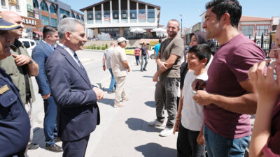 Vali Mehmet Ali Özkan, Köseoğlu Mahallesi Yunus Emre Caddesi’nde vatandaşlarla