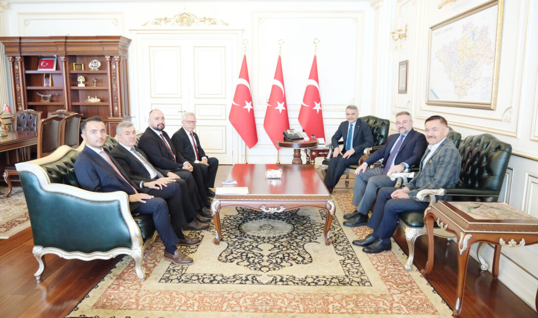 Yozgat Valisi Mehmet Ali Özkan başkanlığında, Belediye Başkanı Kazım Arslan,