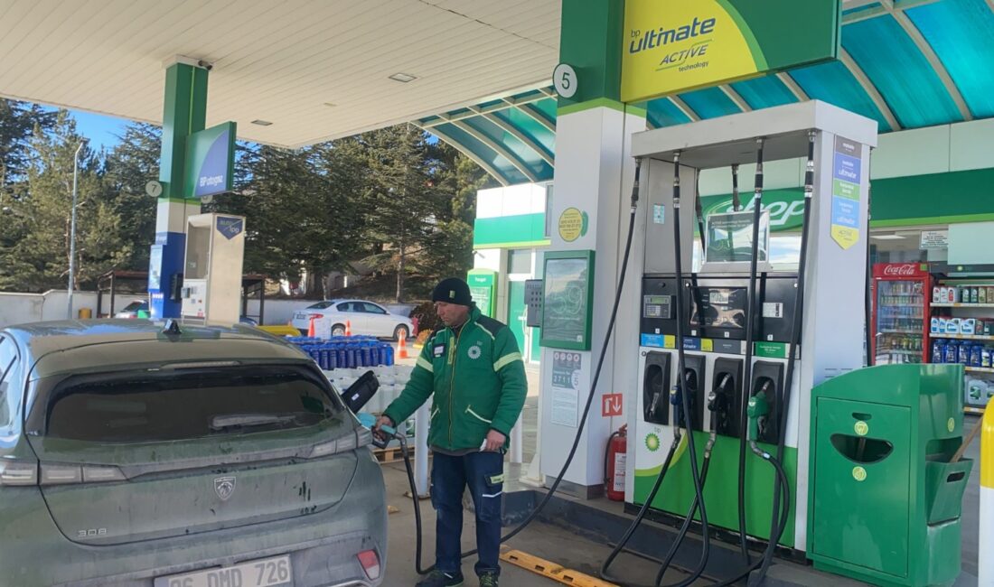 Brent petrol fiyatlarında yaşanan dalgalanma ve döviz kurundaki hareketlilik, akaryakıt